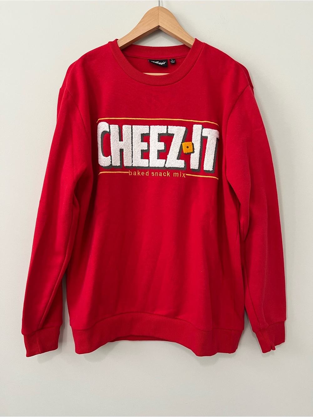 Kellogg's Cheez-It Graphic Crewneck Sweatshirt Red Mens Size Large